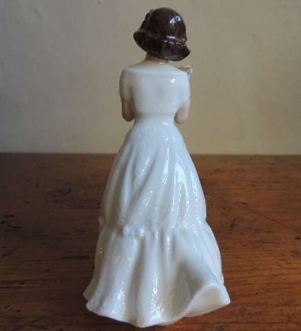 ROYAL DOULTON FIGURINE - "WELCOME" HN 3764