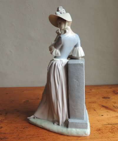 LLADRO FIGURINE - "AESTHETIC POSE", bargain price