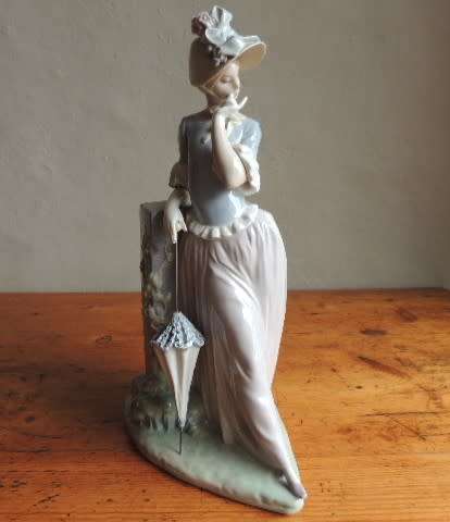 LLADRO FIGURINE - "AESTHETIC POSE", bargain price