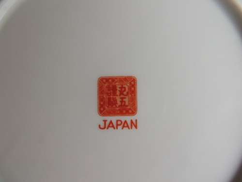 JAPANESE IMARI PLATE - EXQUISITELY DECORATED