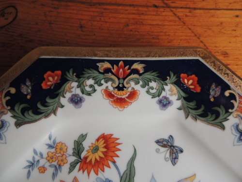 JAPANESE IMARI OCTAGONAL DISPLAY PLATE - EXQUISITE (PLATE 1 OF 2)