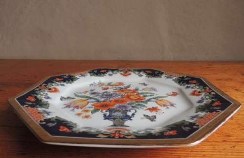 JAPANESE IMARI OCTAGONAL DISPLAY PLATE - EXQUISITE (PLATE 1 OF 2)