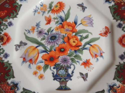 JAPANESE IMARI OCTAGONAL DISPLAY PLATE - EXQUISITE (PLATE 2 OF 2)