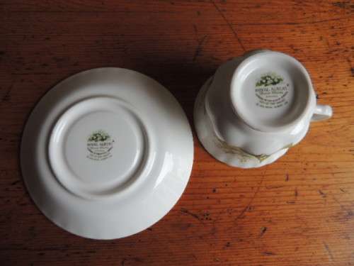 ROYAL ALBERT DUO - FLOWERS OF THE MONTH SERIES, MAY "SWEET LILY OF THE VALLEY"