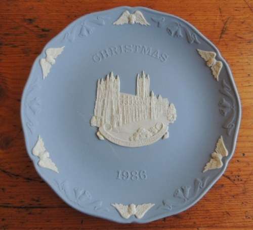 WEDGEWOOD JASPERWARE CATHEDRAL CHRISTMAS 1986 PLATE - CANTERBURY CATHEDRAL Bargain buy