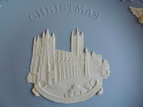 WEDGEWOOD JASPERWARE CATHEDRAL CHRISTMAS 1986 PLATE - CANTERBURY CATHEDRAL Bargain buy