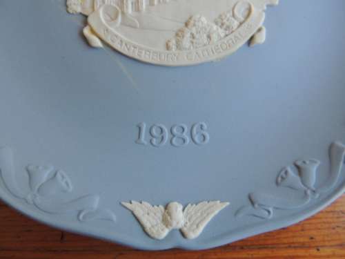 WEDGEWOOD JASPERWARE CATHEDRAL CHRISTMAS 1986 PLATE - CANTERBURY CATHEDRAL Bargain buy