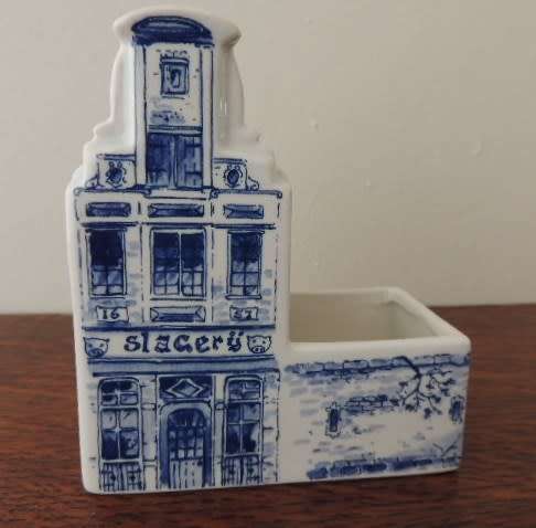 DELFTS REGINA HAND PAINTED HOUSE -"SLAGERY"