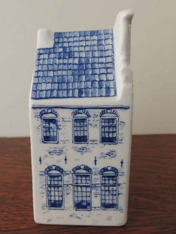 DELFTS REGINA HAND PAINTED HOUSE -"SLAGERY"