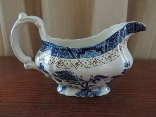 BOOTHS REAL OLD WILLOW GRAVY BOAT