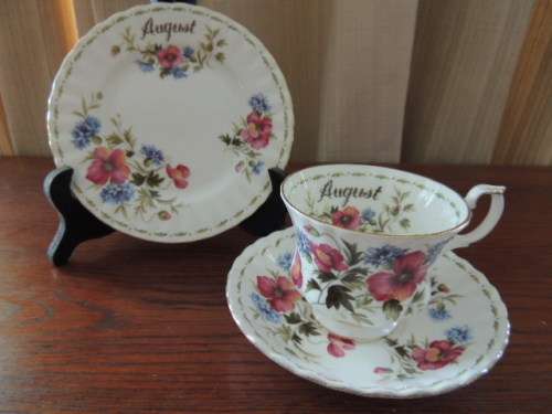 ROYAL ALBERT FLOWER OF THE MONTH TRIO - AUGUST (Poppy)
