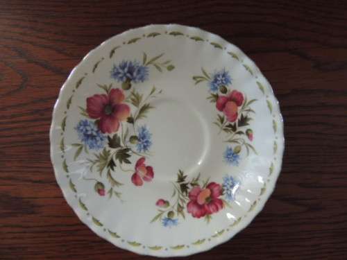 ROYAL ALBERT FLOWER OF THE MONTH TRIO - AUGUST (Poppy)