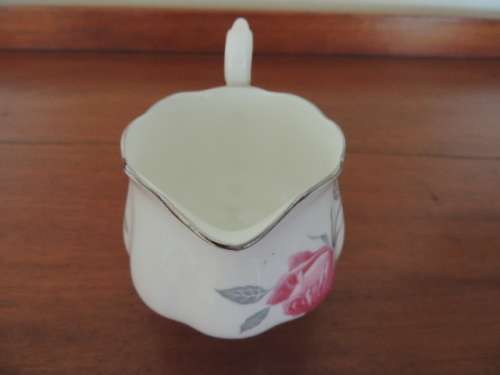 ROYAL ALBERT TEA SET - "TRENT ROSE" - 20 Pieces