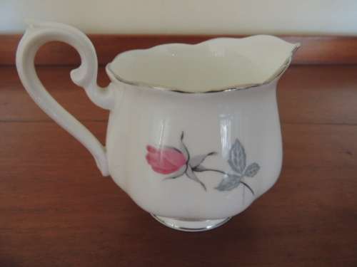 ROYAL ALBERT TEA SET - "TRENT ROSE" - 20 Pieces