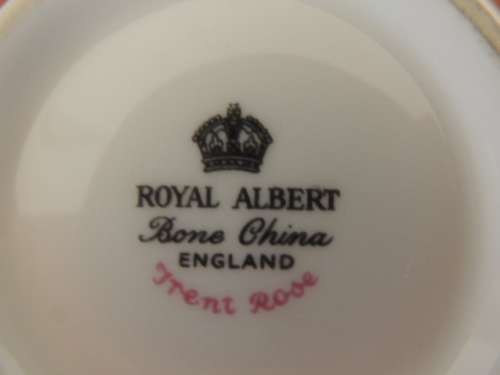 ROYAL ALBERT TEA SET - "TRENT ROSE" - 20 Pieces