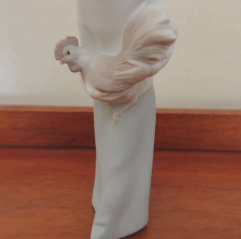LLADRO GIRL HOLDING CHICKEN - MATT FINISH