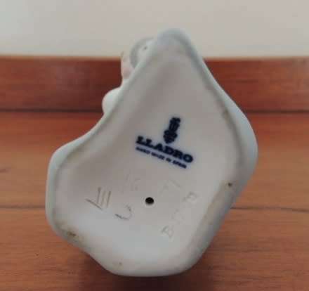 LLADRO GIRL HOLDING CHICKEN - MATT FINISH