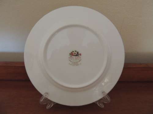 ROYAL ALBERT FLOWER OF THE MONTH SERIES TRIO - OCTOBER (COSMOS)