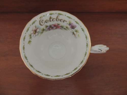 ROYAL ALBERT FLOWER OF THE MONTH SERIES TRIO - OCTOBER (COSMOS)