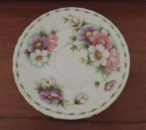 ROYAL ALBERT FLOWER OF THE MONTH SERIES TRIO - OCTOBER (COSMOS)