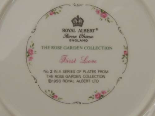 ROYAL ALBERT CABINET PLATE - "THE ROSE GARDEN COLLECTION - FIRST LOVE"