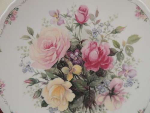 ROYAL ALBERT CABINET PLATE - "THE ROSE GARDEN COLLECTION - DAYLIGHT"