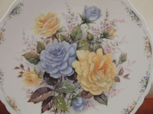 ROYAL ALBERT CABINET PLATE - "THE ROSE GARDEN COLLECTION - BLUE MOON"