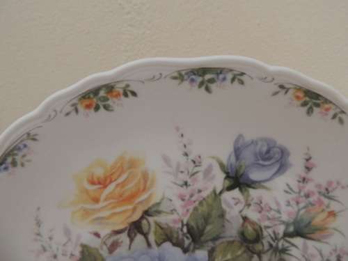 ROYAL ALBERT CABINET PLATE - "THE ROSE GARDEN COLLECTION - BLUE MOON"