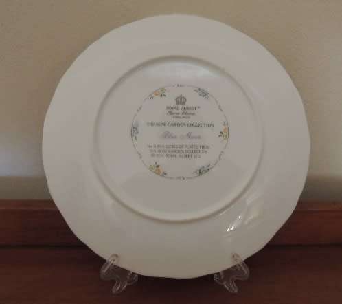 ROYAL ALBERT CABINET PLATE - "THE ROSE GARDEN COLLECTION - BLUE MOON"
