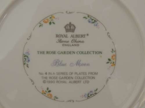 ROYAL ALBERT CABINET PLATE - "THE ROSE GARDEN COLLECTION - BLUE MOON"