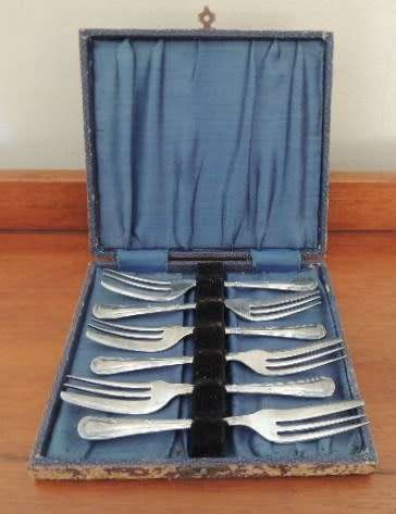 BOXED SET OF 6 EPNS CAKE FORKS