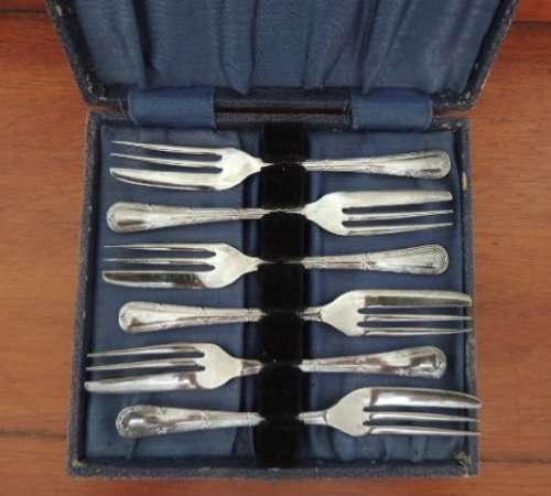 BOXED SET OF 6 EPNS CAKE FORKS