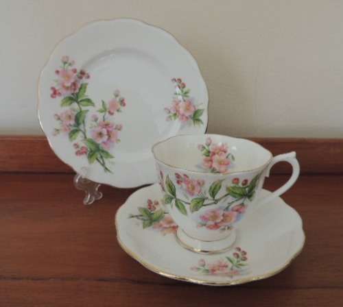 ROYAL ALBERT TRIO - "EVESHAM", Price reduced