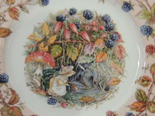 ROYAL DOULTON BRAMBLY HEDGE 20.5 cm PLATE - "AUTUMN"