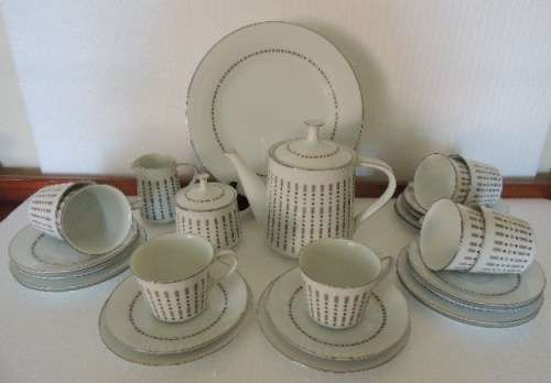 NORITAKE 28 PIECE TEA SET - RETRO "LANCELOT"