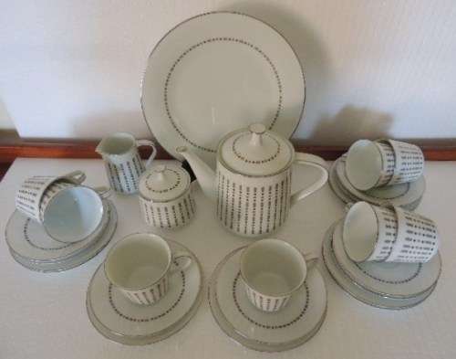 NORITAKE 28 PIECE TEA SET - RETRO "LANCELOT"