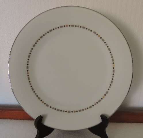NORITAKE 28 PIECE TEA SET - RETRO "LANCELOT"