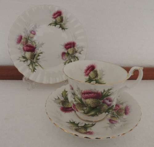 ROYAL ALBERT TRIOS - "HIGHLAND THISTLES"