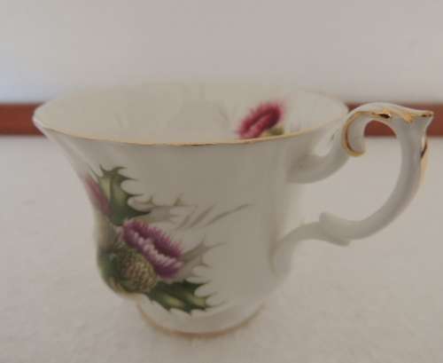 ROYAL ALBERT TRIOS - "HIGHLAND THISTLES"