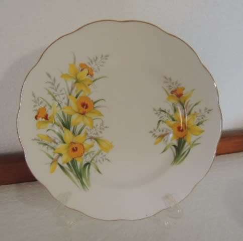 ROYAL ALBERT TRIO - FRIENDSHIP SERIES "DAFFODIL"