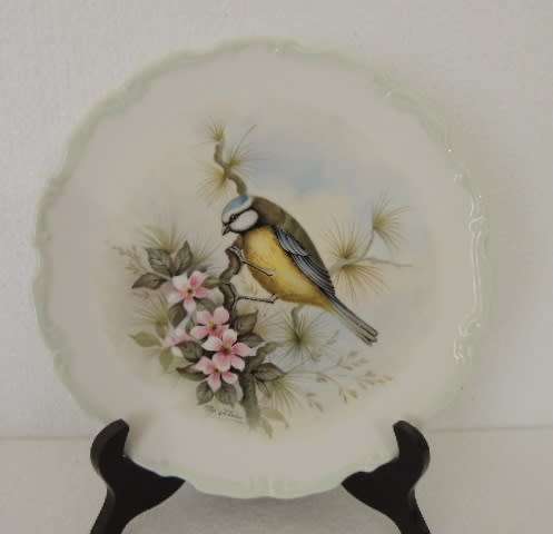 ROYAL ALBERT PLATE FROM THE WOODLAND BIRDS COLLECTION - "BLUE TITMOUSE"