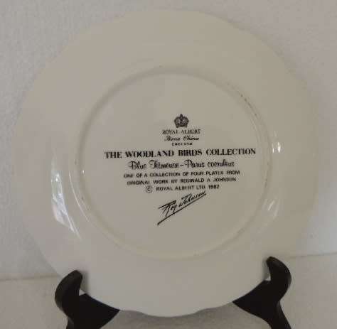 ROYAL ALBERT PLATE FROM THE WOODLAND BIRDS COLLECTION - "BLUE TITMOUSE"