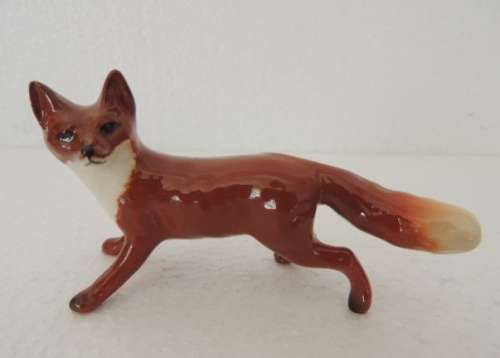 BESWICK SMALL STANDING FOX