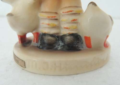 HUMMEL FIGURINE - "BE PATIENT " # 197 2/0