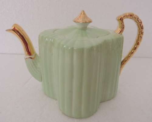 SHELLEY WILEMAN TEA FOR TWO TEA SET , 2 duos plus Shelley teaset for Christiane