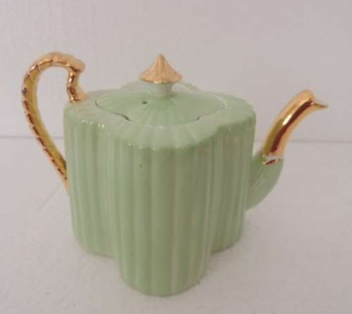 SHELLEY WILEMAN TEA FOR TWO TEA SET , 2 duos plus Shelley teaset for Christiane