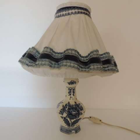 DELFT LAMP WITH SHADE - Working
