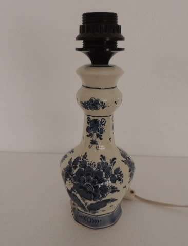 DELFT LAMP WITH SHADE - Working