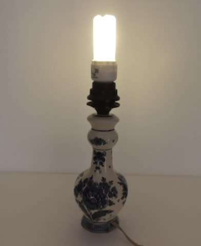 DELFT LAMP WITH SHADE - Working