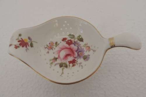 ROYAL CROWN DERBY - "DERBY POSIES" - TEA STRAINER AND TEA BAG HOLDER